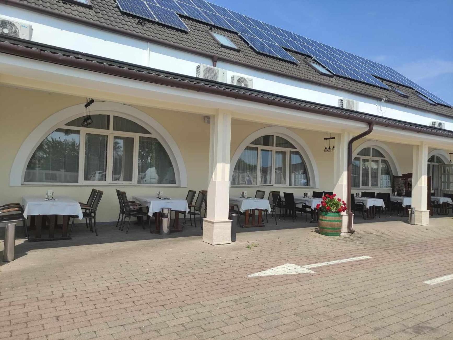 Kemence Csarda Es Szalloda Nyíregyháza Exteriör bild